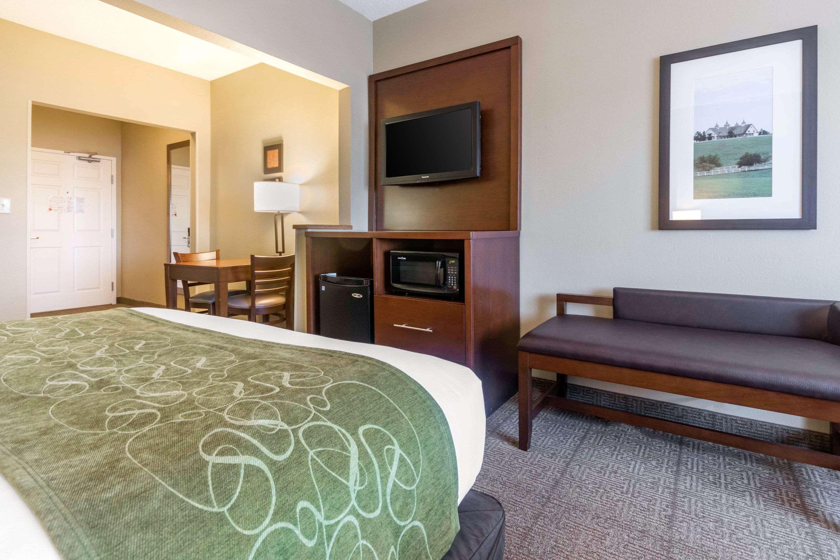 Comfort Suites Keeneland Lexington Exterior photo