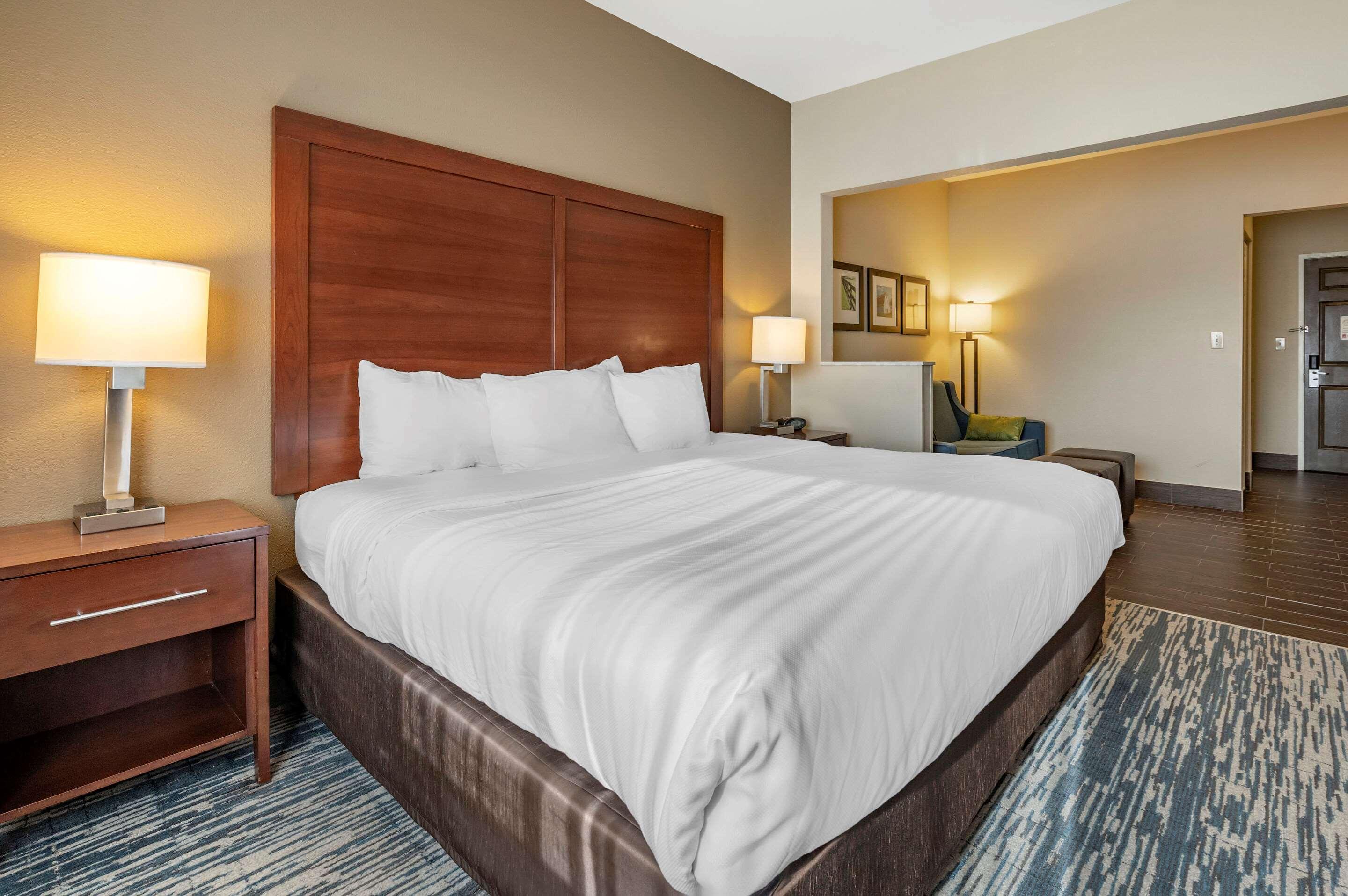 Comfort Suites Keeneland Lexington Exterior photo