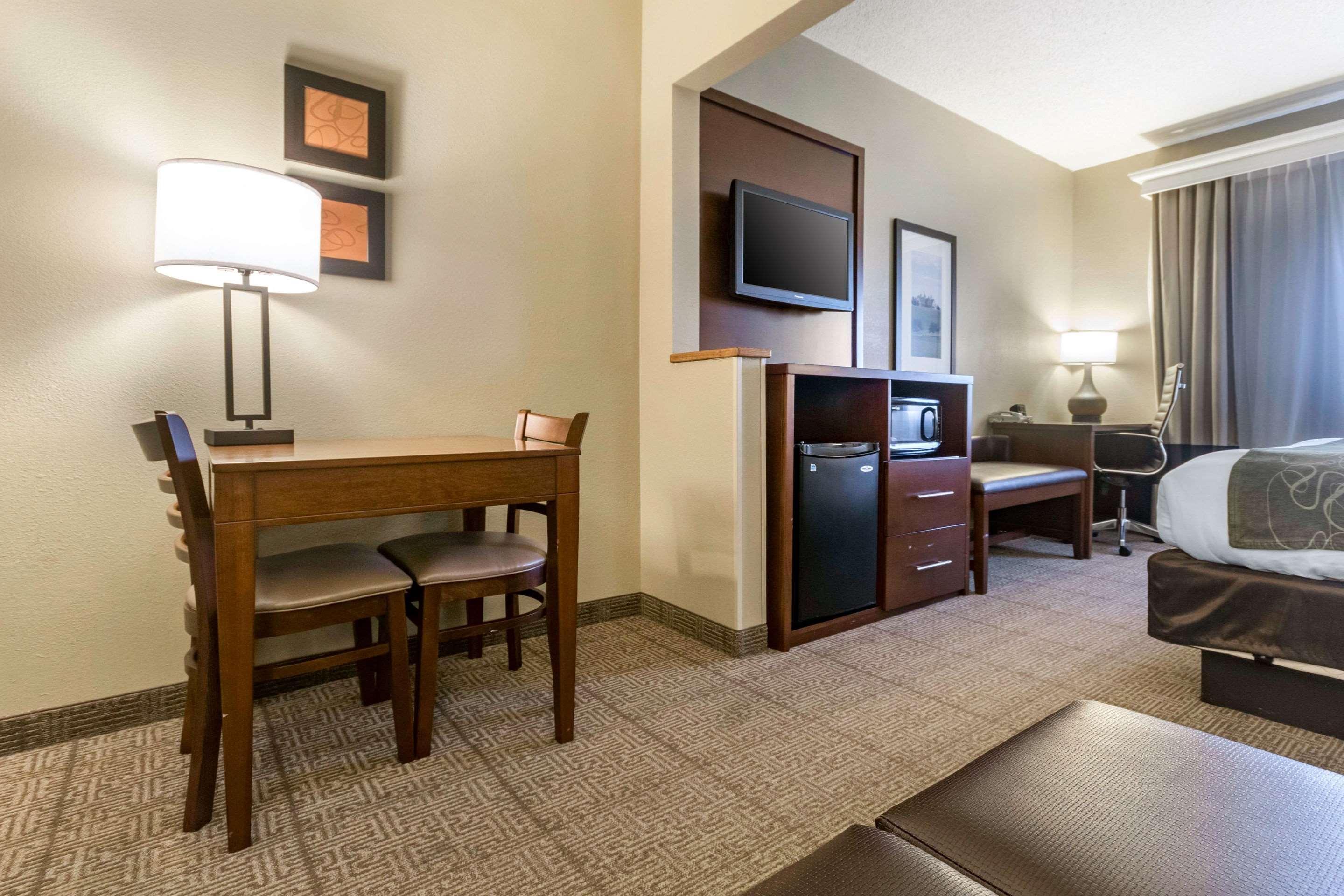 Comfort Suites Keeneland Lexington Exterior photo