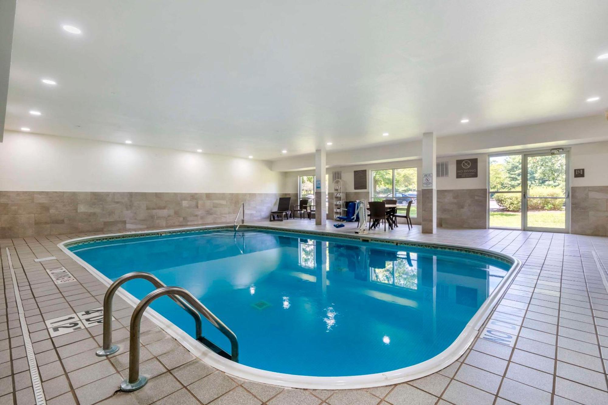 Comfort Suites Keeneland Lexington Exterior photo